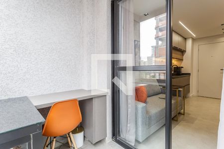 Varanda de kitnet/studio à venda com 1 quarto, 26m² em Moema, São Paulo