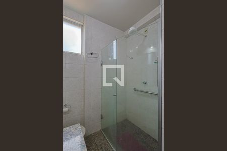 Banheiro de apartamento à venda com 2 quartos, 76m² em Santa Efigênia, Belo Horizonte