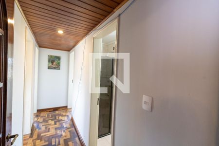 Corredor de apartamento à venda com 3 quartos, 100m² em Medianeira, Porto Alegre
