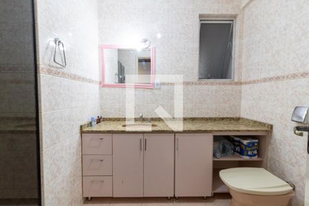 Banheiro de apartamento à venda com 3 quartos, 100m² em Medianeira, Porto Alegre