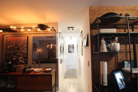 Sala - Corredor  de apartamento para alugar com 3 quartos, 117m² em Barra Olímpica, Rio de Janeiro