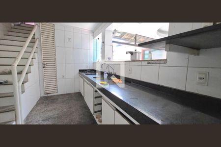 Casa para alugar com 5 quartos, 500m² em Centro, Vespasiano