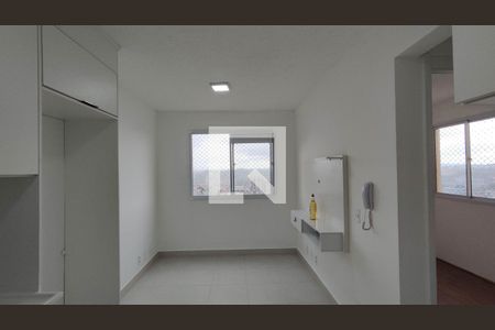 Sala / Cozinha / área de serviço de apartamento para alugar com 2 quartos, 32m² em Vila Carmosina, São Paulo