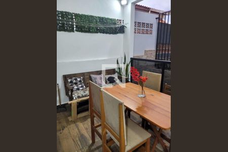 Casa à venda com 3 quartos, 208m² em Jardim Las Vegas, Santo André