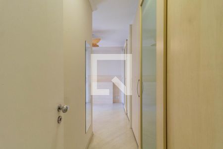 Corredor de apartamento à venda com 3 quartos, 142m² em Vila Ipojuca, São Paulo