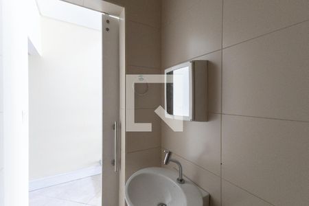 Banheiro de casa para alugar com 2 quartos, 100m² em Vila Nivi, São Paulo