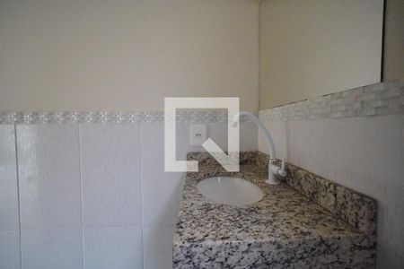 Banheiro de casa de condomínio para alugar com 3 quartos, 100m² em São João do Rio Vermelho, Florianópolis
