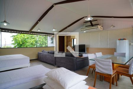 Sala de casa para alugar com 7 quartos, 450m² em Piratininga, Niterói