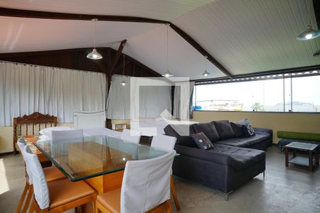 Sala de casa para alugar com 7 quartos, 450m² em Piratininga, Niterói