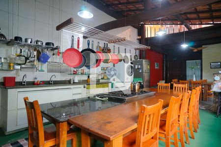 Cozinha e Área de Serviço de casa para alugar com 7 quartos, 450m² em Piratininga, Niterói