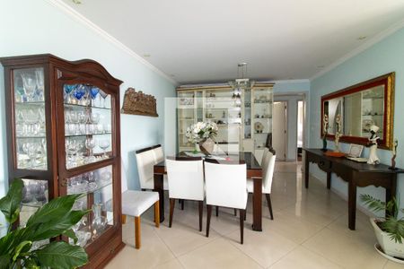 Sala de apartamento à venda com 3 quartos, 175m² em Vila Itapura, Campinas