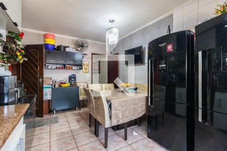Foto 15 de casa à venda com 3 quartos, 180m² em Jardim dos Camargos, Barueri