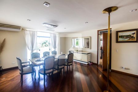 Sala  de casa de condomínio à venda com 4 quartos, 700m² em Alphaville, Santana de Parnaíba