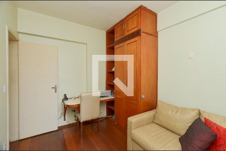 Quarto 1 de apartamento à venda com 2 quartos, 60m² em Santo Antônio, Belo Horizonte