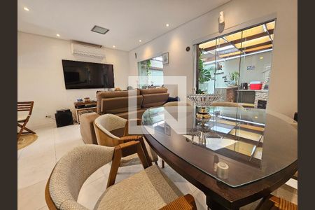 Sala de casa de condomínio para alugar com 3 quartos, 150m² em Alto da Boa Vista, São Paulo