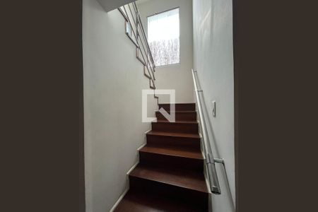 Escada de casa para alugar com 4 quartos, 300m² em Vila Constancia, São Paulo