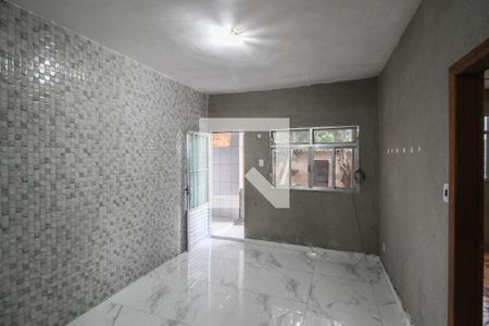 Sala de casa para alugar com 2 quartos, 70m² em Jardim Iguaçu, Nova Iguaçu