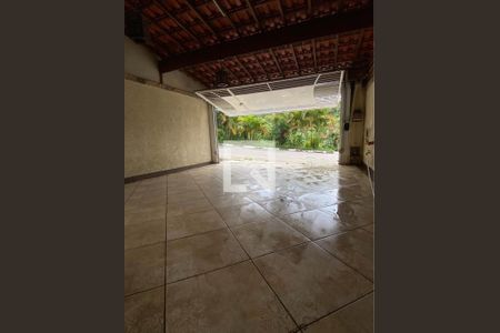 Garagem de casa para alugar com 3 quartos, 126m² em Jardim Emília, Poá