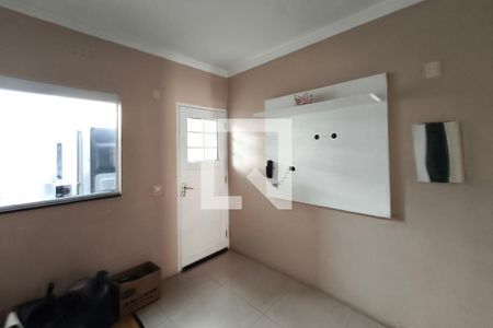 Sala de TV de casa de condomínio à venda com 2 quartos, 93m² em Vila Campos Sales, Campinas