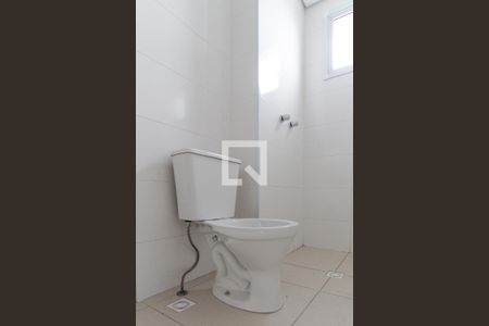 Banheiro da Suíte de apartamento para alugar com 2 quartos, 46m² em Vila Mazzei, São Paulo