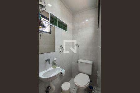 Banheiro da suite  de apartamento para alugar com 2 quartos, 80m² em Balneario Flórida, Praia Grande