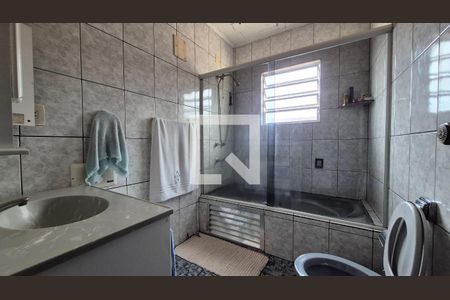 Banheiro de casa à venda com 4 quartos, 239m² em Jardim Las Vegas, Santo André