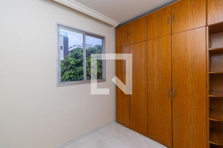 Quarto 2 de apartamento para alugar com 2 quartos, 47m² em Ouro Preto, Belo Horizonte