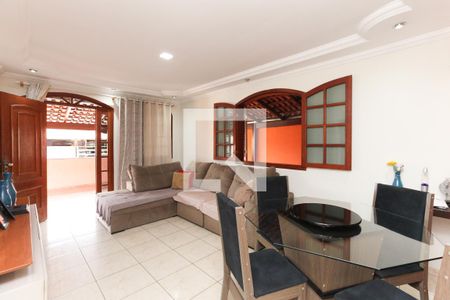 Casa à venda com 3 quartos, 200m² em Lindéia, Contagem