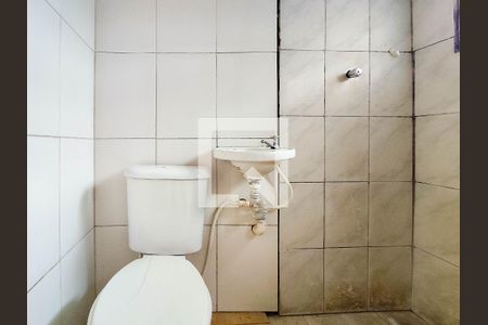 Banheiro de casa para alugar com 1 quarto, 40m² em Jardim Vila Formosa, São Paulo