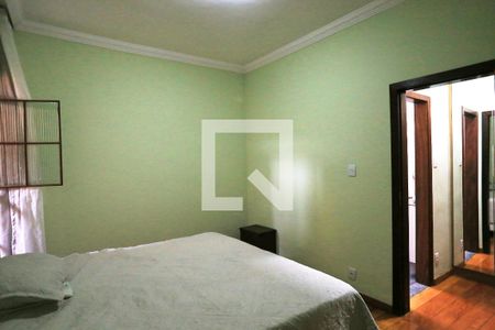 Suíte de casa para alugar com 3 quartos, 200m² em Sagrada Família, Belo Horizonte