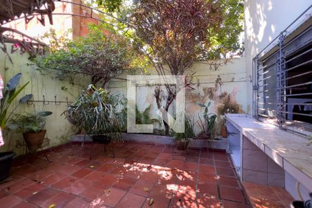 Casa à venda com 236m², 4 quartos e 2 vagasQuintal