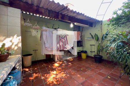 Casa à venda com 236m², 4 quartos e 2 vagasQuintal