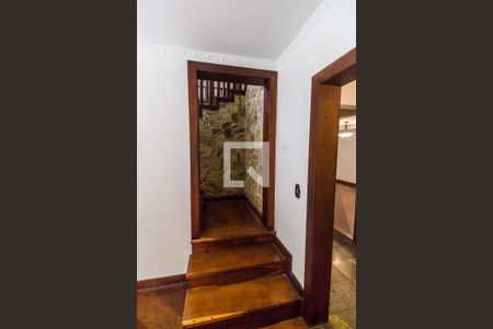 Escada de casa de condomínio para alugar com 4 quartos, 500m² em Alphaville, Santana de Parnaíba