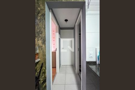Corredor de apartamento para alugar com 2 quartos, 33m² em Parque Fongaro, São Paulo