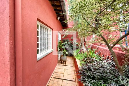Entrada de casa à venda com 3 quartos, 360m² em Fernão Dias, Belo Horizonte