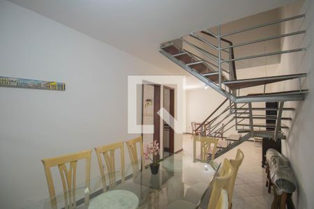 Sala de casa para alugar com 3 quartos, 250m² em Covanca, São Gonçalo