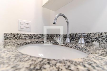 Banheiro de kitnet/studio para alugar com 1 quarto, 26m² em Campos Elíseos, São Paulo