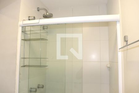 Banheiro de kitnet/studio para alugar com 1 quarto, 25m² em Bela Vista, São Paulo