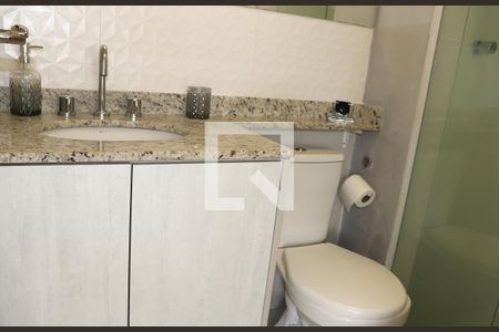 Banheiro de kitnet/studio para alugar com 1 quarto, 25m² em Bela Vista, São Paulo