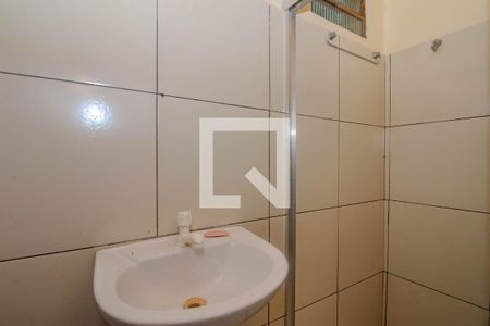 Banheiro de casa de condomínio para alugar com 1 quarto, 38m² em Sarandi, Porto Alegre