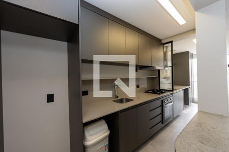 Sala_Cozinha de apartamento para alugar com 2 quartos, 69m² em Empresarial 18 do Forte, Barueri