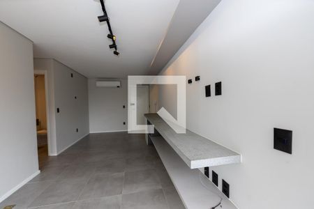 Sala_Cozinha de apartamento para alugar com 2 quartos, 69m² em Empresarial 18 do Forte, Barueri