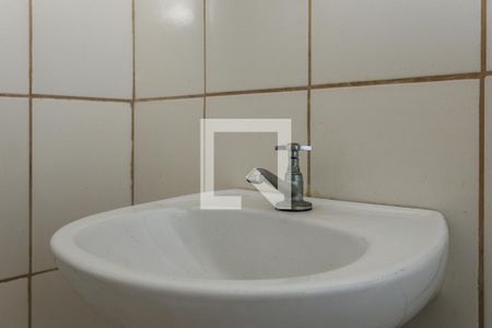 Banheiro de casa para alugar com 1 quarto, 40m² em Parque Sao Joaquim, Taboão da Serra