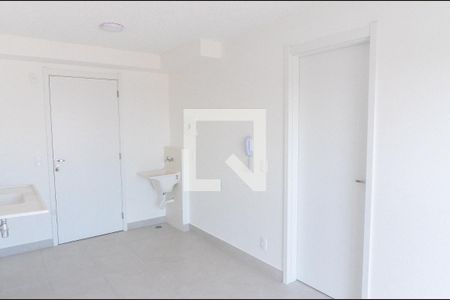 Sala/Cozinha de apartamento para alugar com 1 quarto, 28m² em Jardim Itacolomi, São Paulo