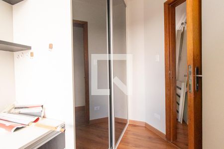 Quarto 1 de apartamento para alugar com 3 quartos, 64m² em Capão Raso, Curitiba