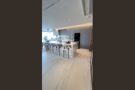 Apartamento à venda com 3 quartos, 200m² em Jardim das Acacias, São Paulo