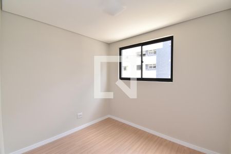 Quarto 1 de apartamento para alugar com 2 quartos, 48m² em Campina do Siqueira, Curitiba