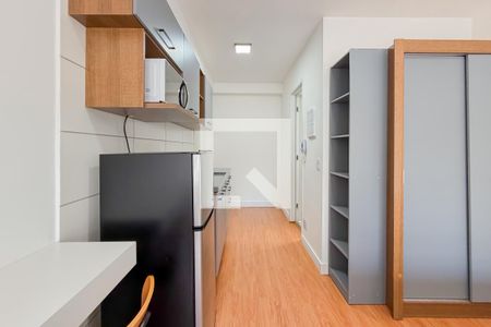 Cozinha de kitnet/studio para alugar com 1 quarto, 26m² em Liberdade, São Paulo
