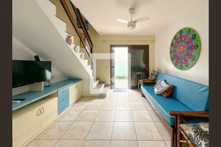 Sala de TV de casa de condomínio para alugar com 3 quartos, 100m² em Ingleses do Rio Vermelho, Florianópolis