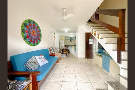 Sala de TV de casa de condomínio para alugar com 3 quartos, 100m² em Ingleses do Rio Vermelho, Florianópolis